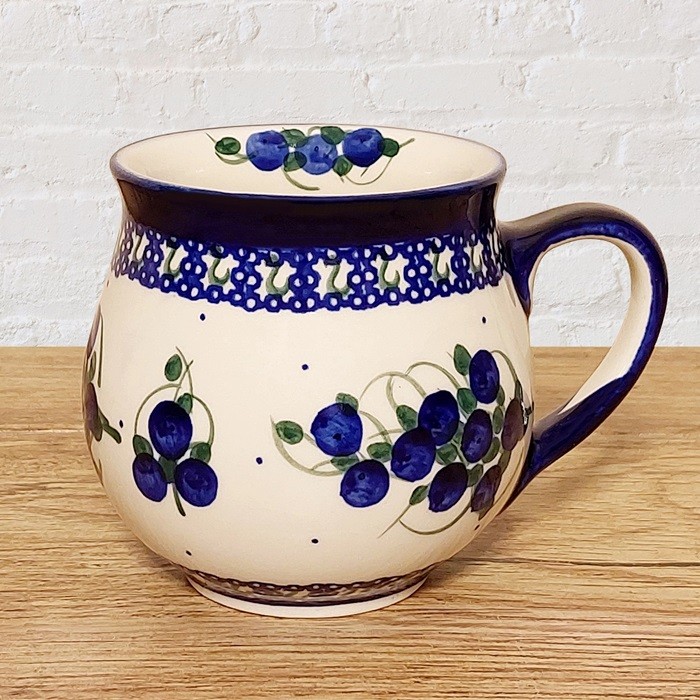 ポーリッシュポタリー ポーランド食器　ミレナ 今回のミレナの入荷の新柄、B25f柄。 青い小鳥が散歩している